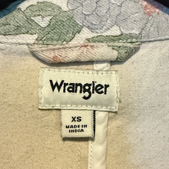Wrangler Cream and Pink Floral Women's Duster Jacket - Picture 4 of 5